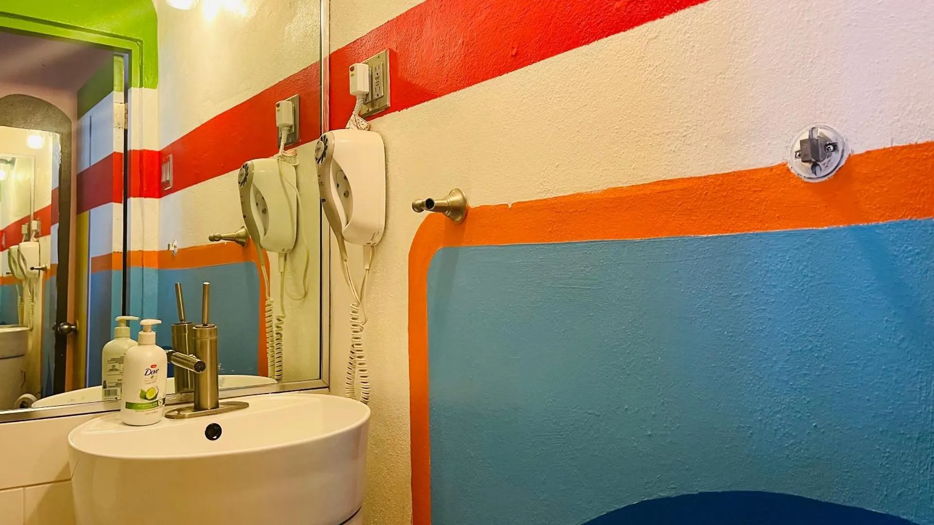 Studio With Modern Amenities, Walk-In Shower, Jacuzzi, Beach, And Pool, (Adults Only) 산후안 아파트
